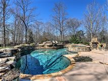 宏伟的五英亩封闭式庄园 luxury homes