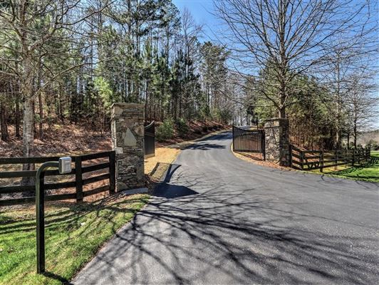 Mansions 宏伟的五英亩封闭式庄园