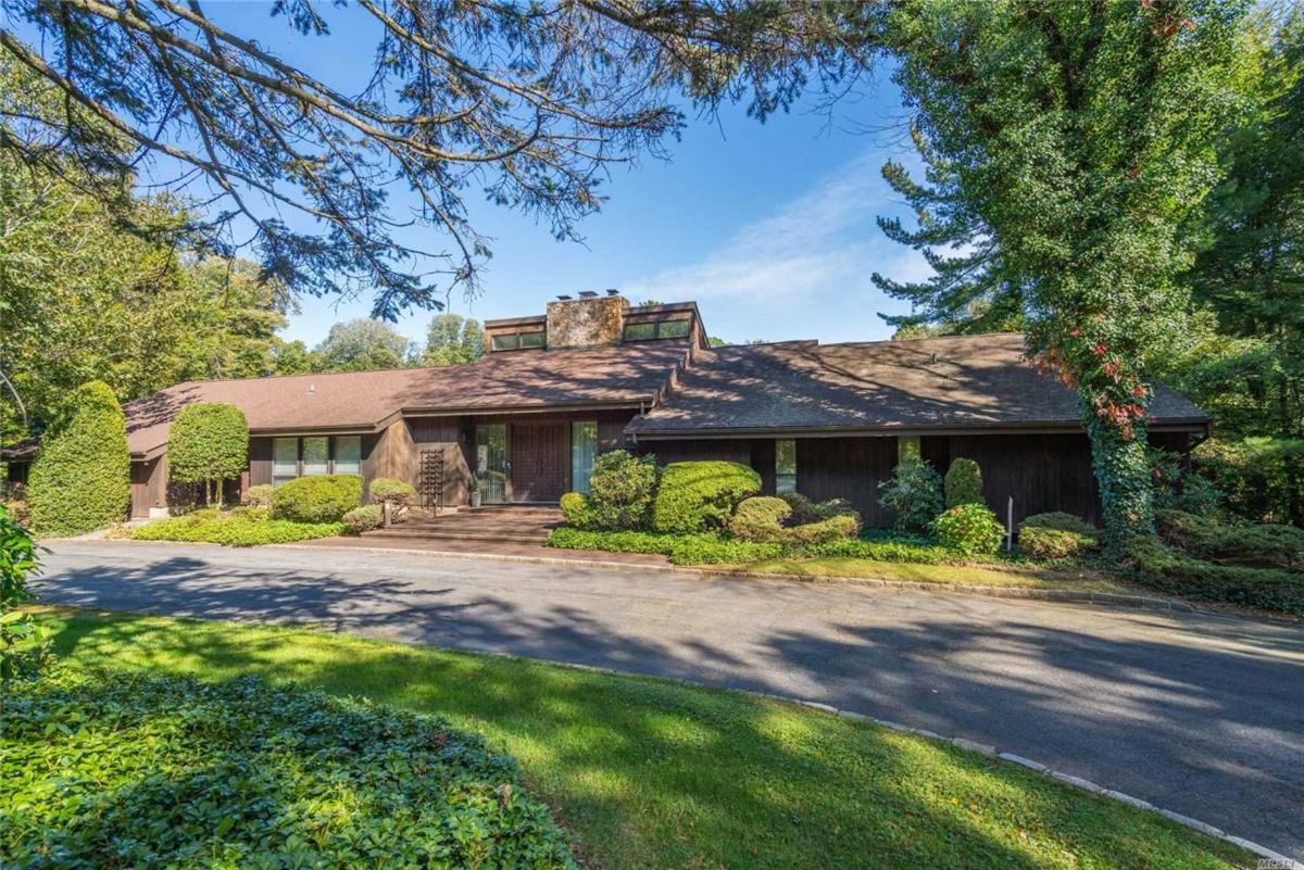 1979 CONTEMPORARY ON OVER TWO ACRES IN STONE ARCHES New York Luxury