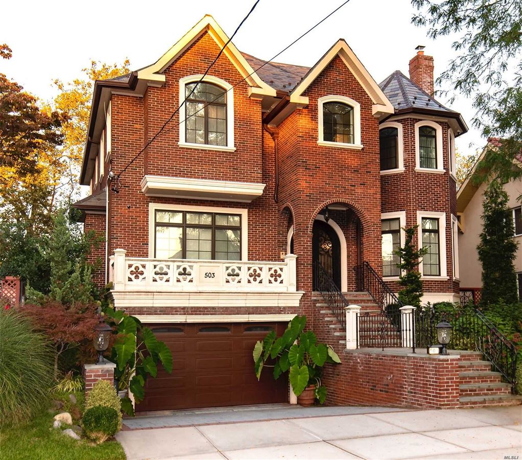 HOME IN THE GREAT ENCLAVE OF MALBA New York Luxury Homes Mansions