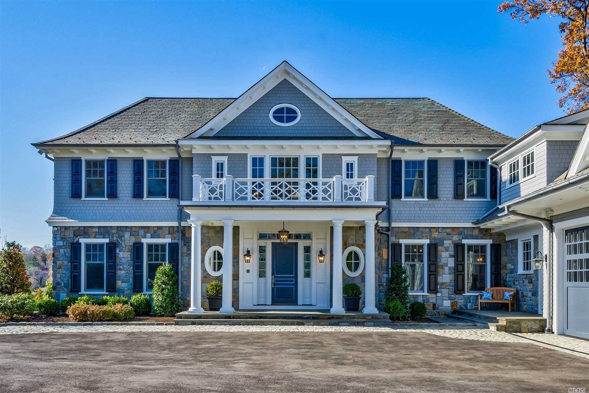 IMMACULATE CENTER HALL COLONIAL OVERLOOKING MANHASSET BAY New York