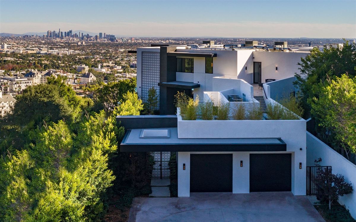 HOLLYWOOD HILLS TROPHY VIEW ESTATE California Luxury Homes Mansions