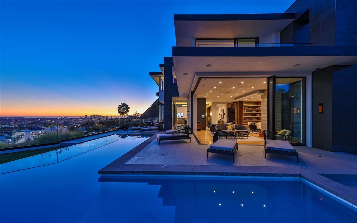 HOLLYWOOD HILLS TROPHY VIEW ESTATE California Luxury Homes Mansions