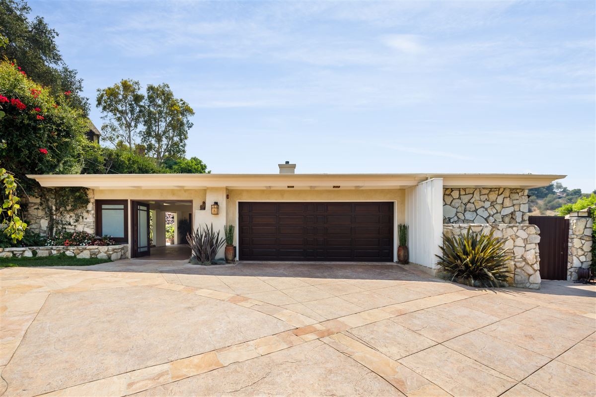 PICTURESQUE MIDCENTURY IN LONGRIDGE ESTATES California Luxury Homes