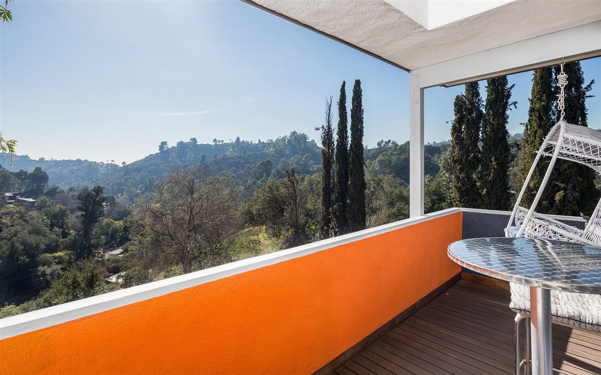 A TRUE HAVEN IN THE HEART OF BEVERLY GLEN California Luxury Homes