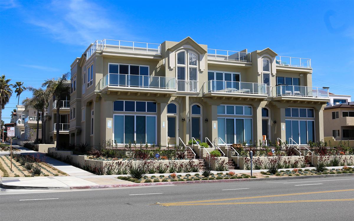 COMPLETELY REMODELED OCEAN FRONT TOWNHOME California Luxury Homes
