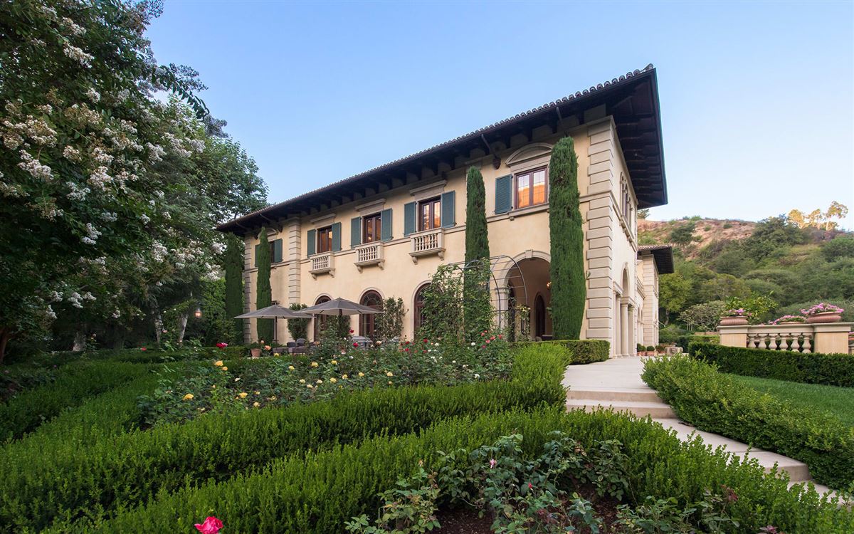 GATED COMMUNITY OF MORAGA ESTATES California Luxury Homes Mansions