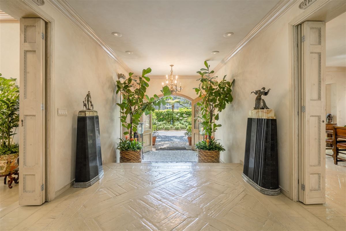 LANDMARK ESTATE IN THE HEART OF BEVERLY HILLS California Luxury Homes Mansions For Sale