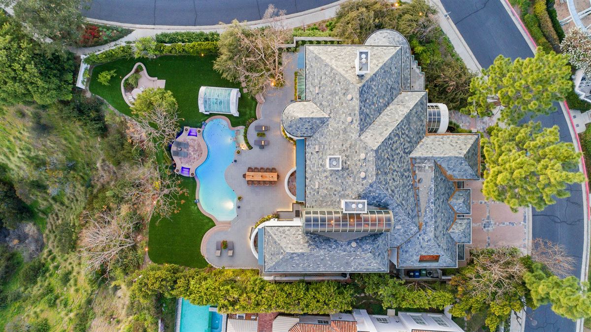 PRIVATE CONTEMPORARY VIEW ESTATE IN BEL AIR CREST California Luxury