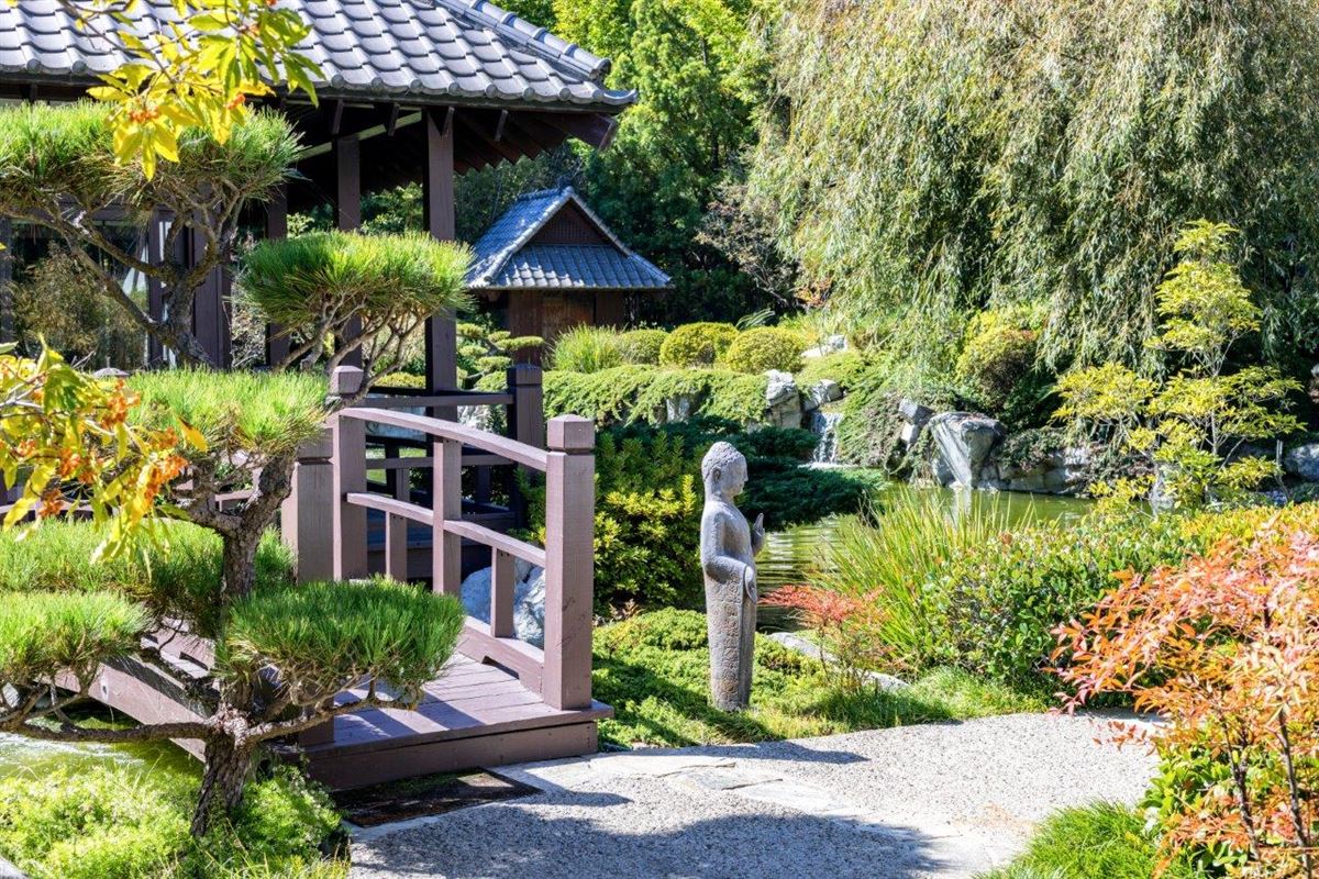 AN AUTHENTIC JAPANESE TEA HOUSE California Luxury Homes Mansions