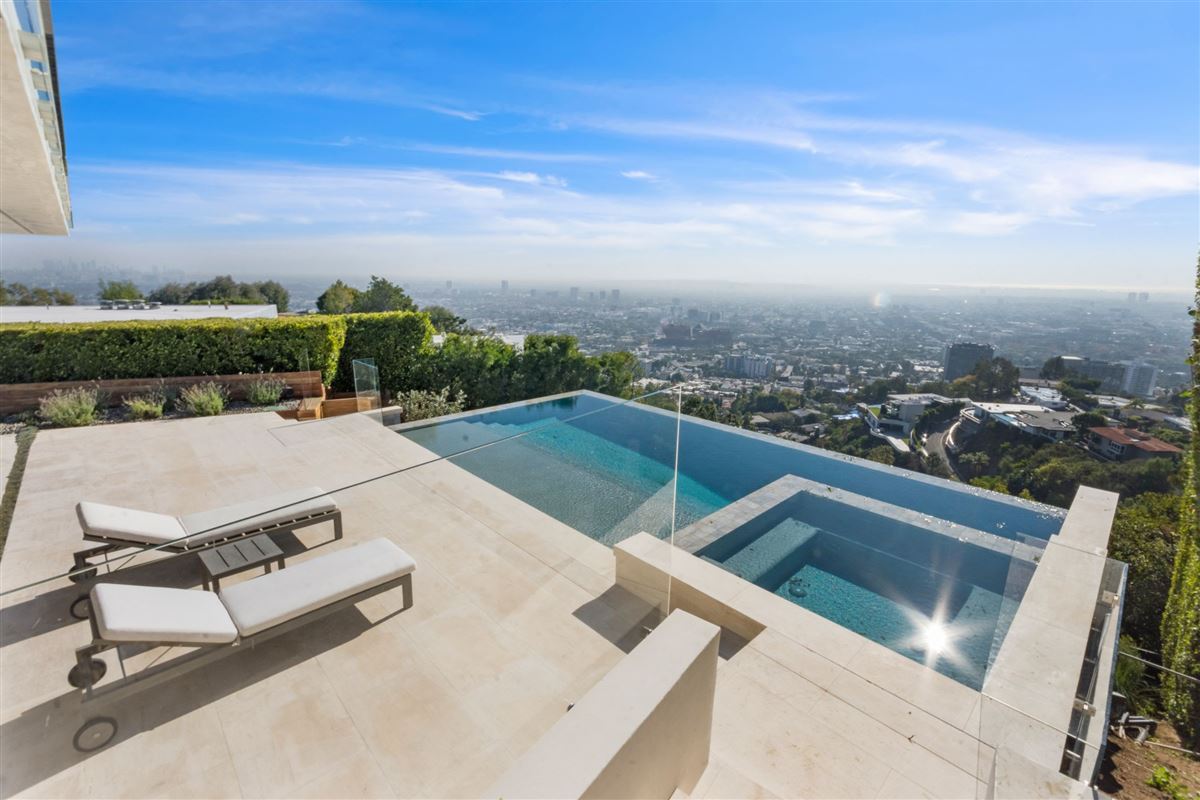 DRAMATIC FRONT ROW HOLLYWOOD HILLS VIEWS California Luxury Homes