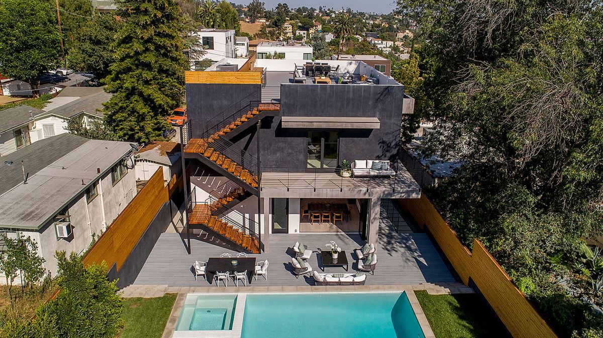 ARCHITECTURAL MODERN HOME SITUATED IN SILVER LAKE California Luxury