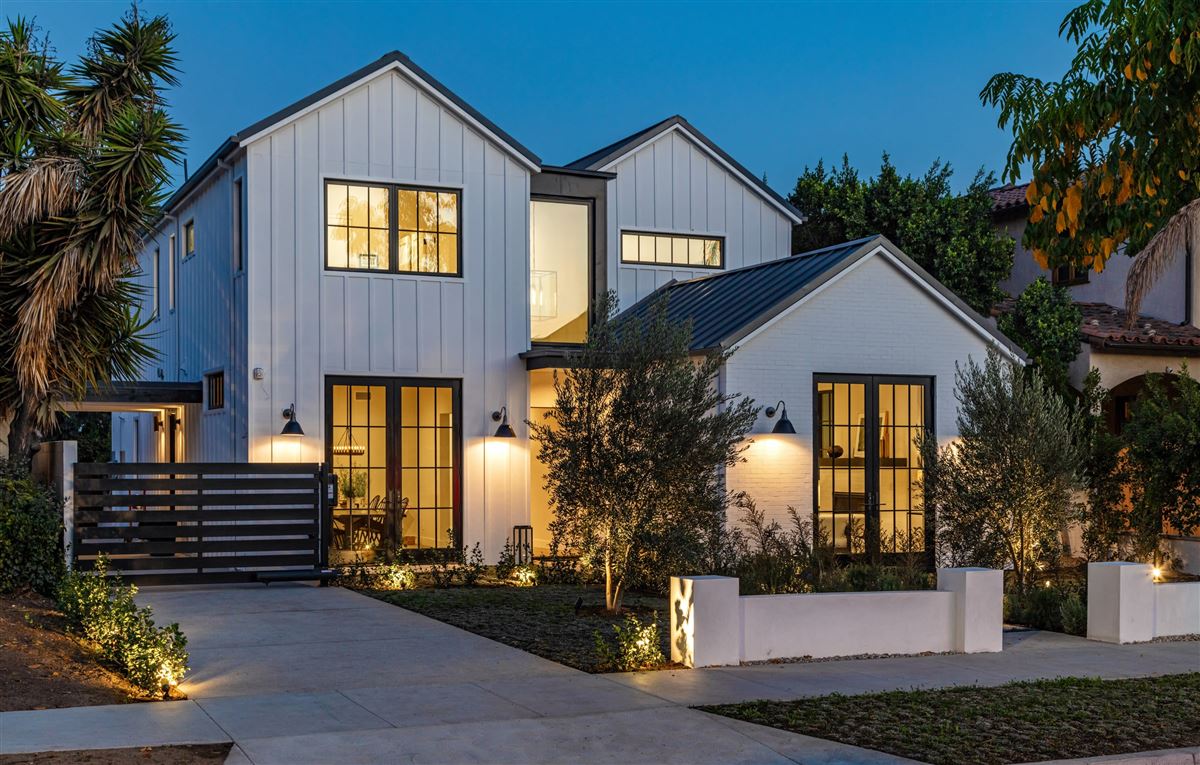 TIMELESS ARCHITECTURAL MODERN FARMHOUSE California Luxury Homes
