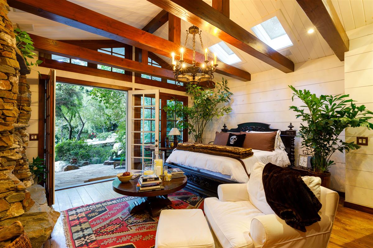 PRIVATE COMPOUND ON THE WESTSIDE OF LOS ANGELES California Luxury
