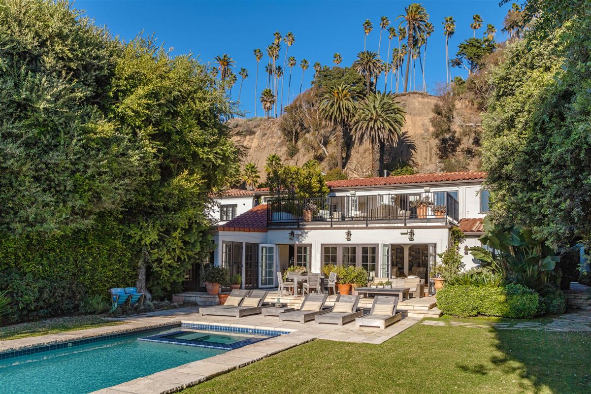 UNIQUE OCEANFRONT VILLA ON SANTA MONICA BEACH California Luxury Homes