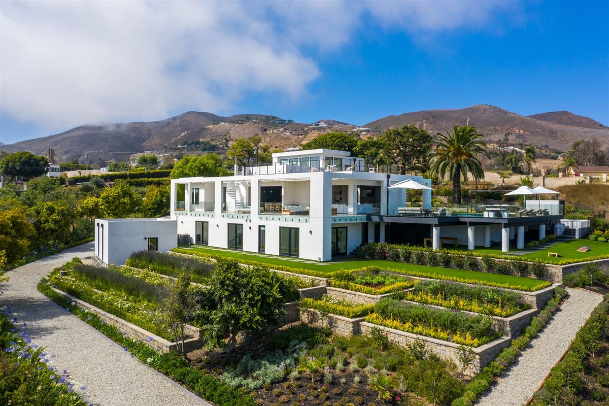 FINEST NEWLY-FINISHED ESTATE IN MALIBU PARK | California Luxury Homes ...