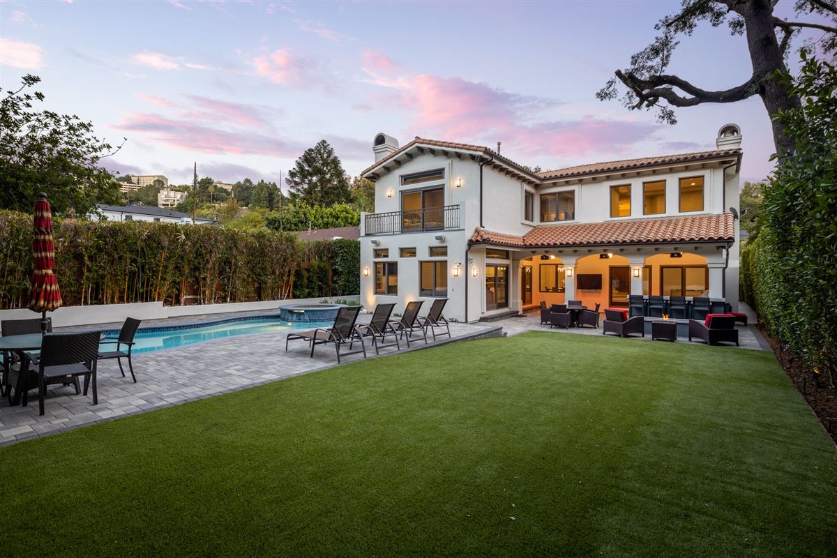 EXQUISITE OFFERING IN PRIME BRENTWOOD | California Luxury Homes ...
