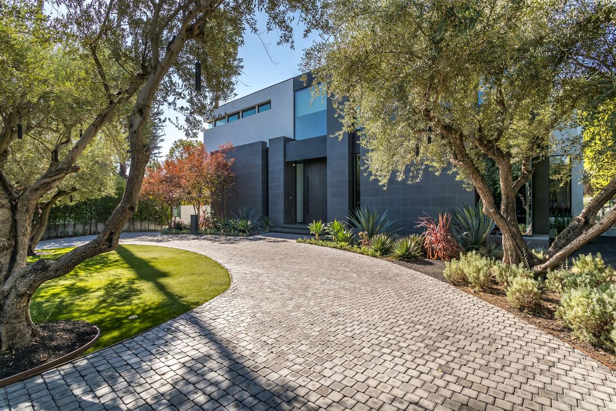 SHOWSTOPPING CONTEMPORARY IN THE BEVERLY HILLS FLATS California Luxury Homes Mansions For