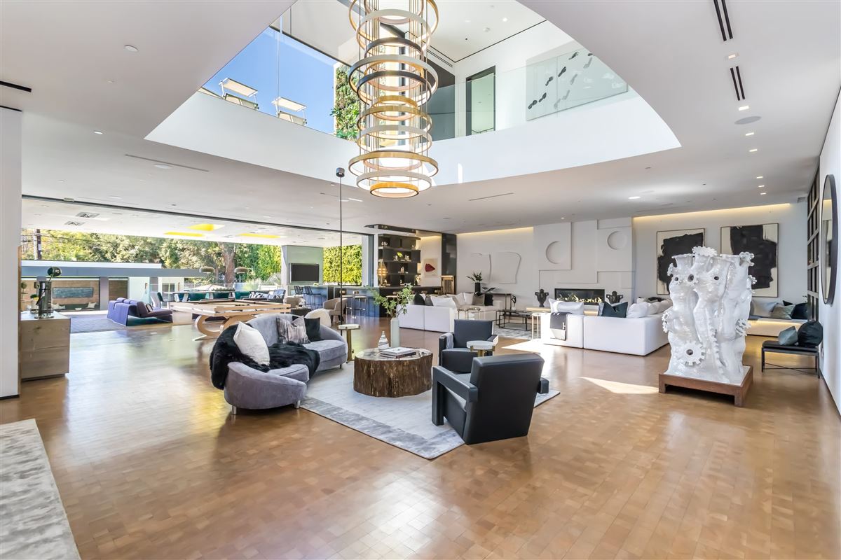 SHOWSTOPPING CONTEMPORARY IN THE BEVERLY HILLS FLATS California Luxury Homes Mansions For