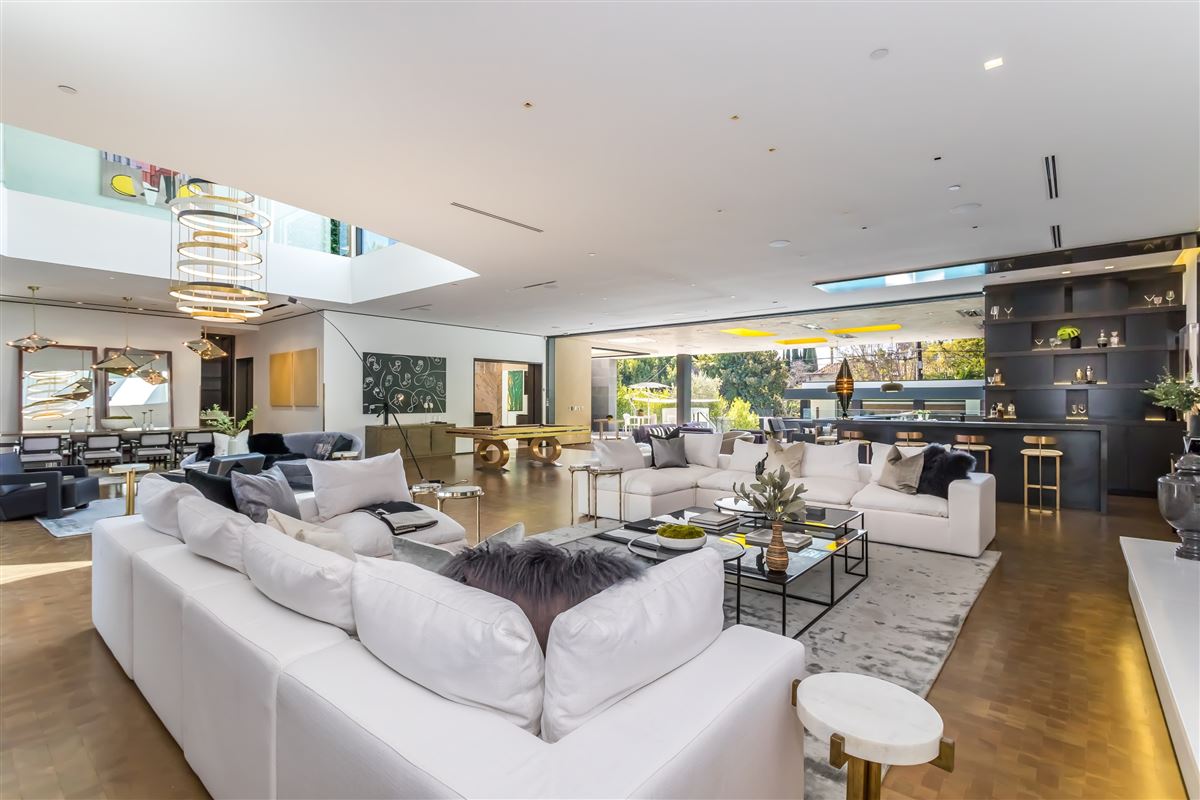 SHOWSTOPPING CONTEMPORARY IN THE BEVERLY HILLS FLATS California Luxury Homes Mansions For