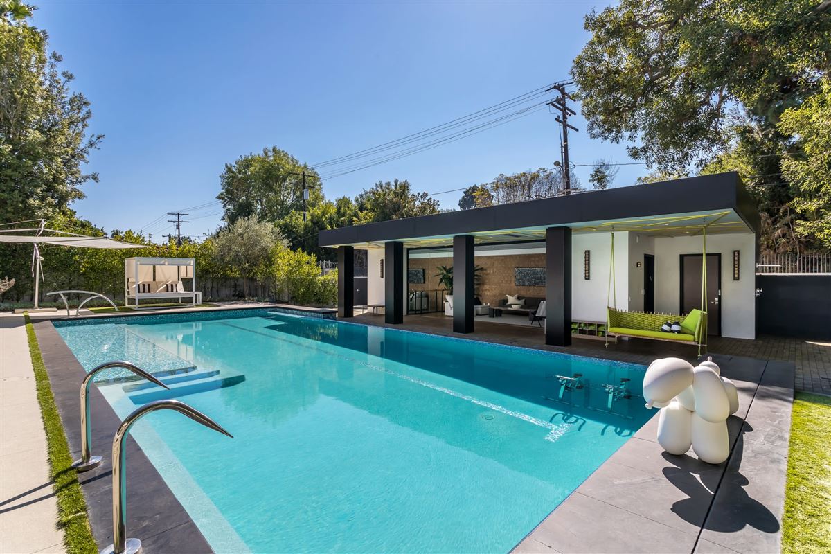 SHOWSTOPPING CONTEMPORARY IN THE BEVERLY HILLS FLATS California Luxury Homes Mansions For