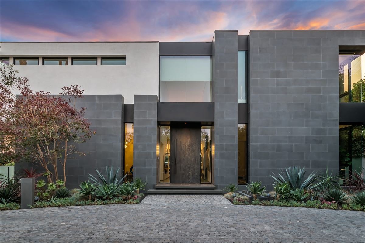 SHOW-STOPPING CONTEMPORARY IN THE BEVERLY HILLS FLATS | California ...