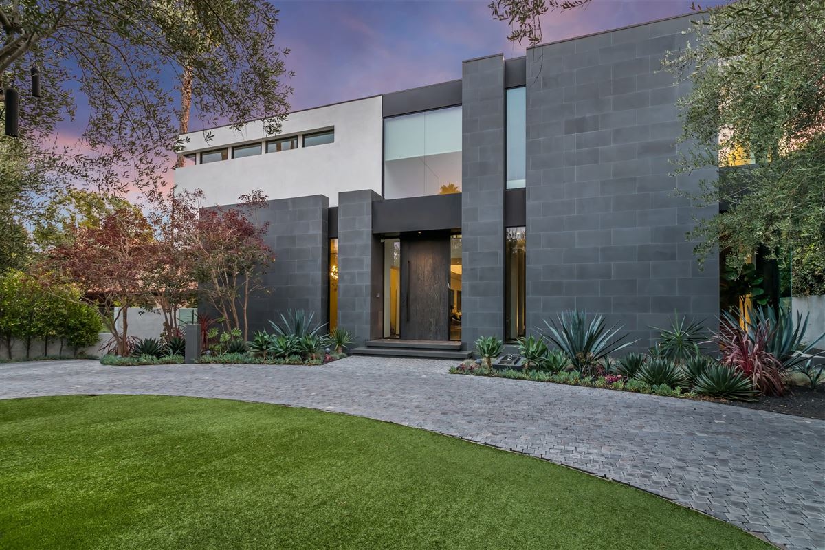 SHOWSTOPPING CONTEMPORARY IN THE BEVERLY HILLS FLATS California Luxury Homes Mansions For