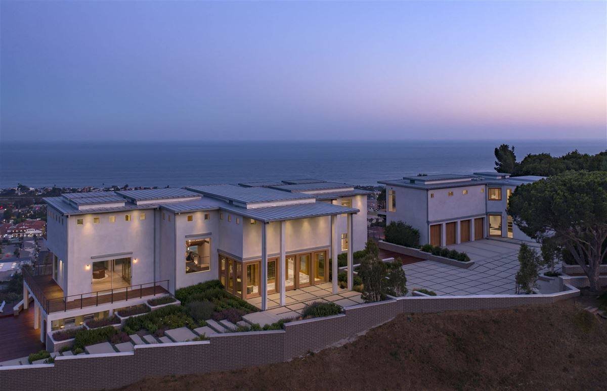 THE NEW CASTLE THE FIRST IN THE UNVARNISHED MALIBU SERIES