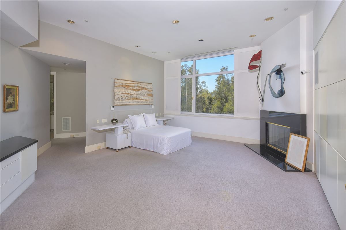 UNIQUE BEVERLY HILLS PENTHOUSE California Luxury Homes Mansions For