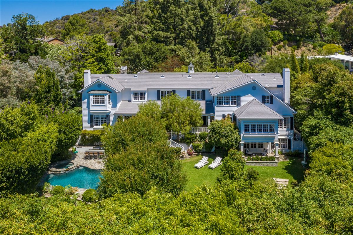 CLASSIC EAST COAST TRADITIONAL IN HIDDEN VALLEY California Luxury Homes Mansions For Sale