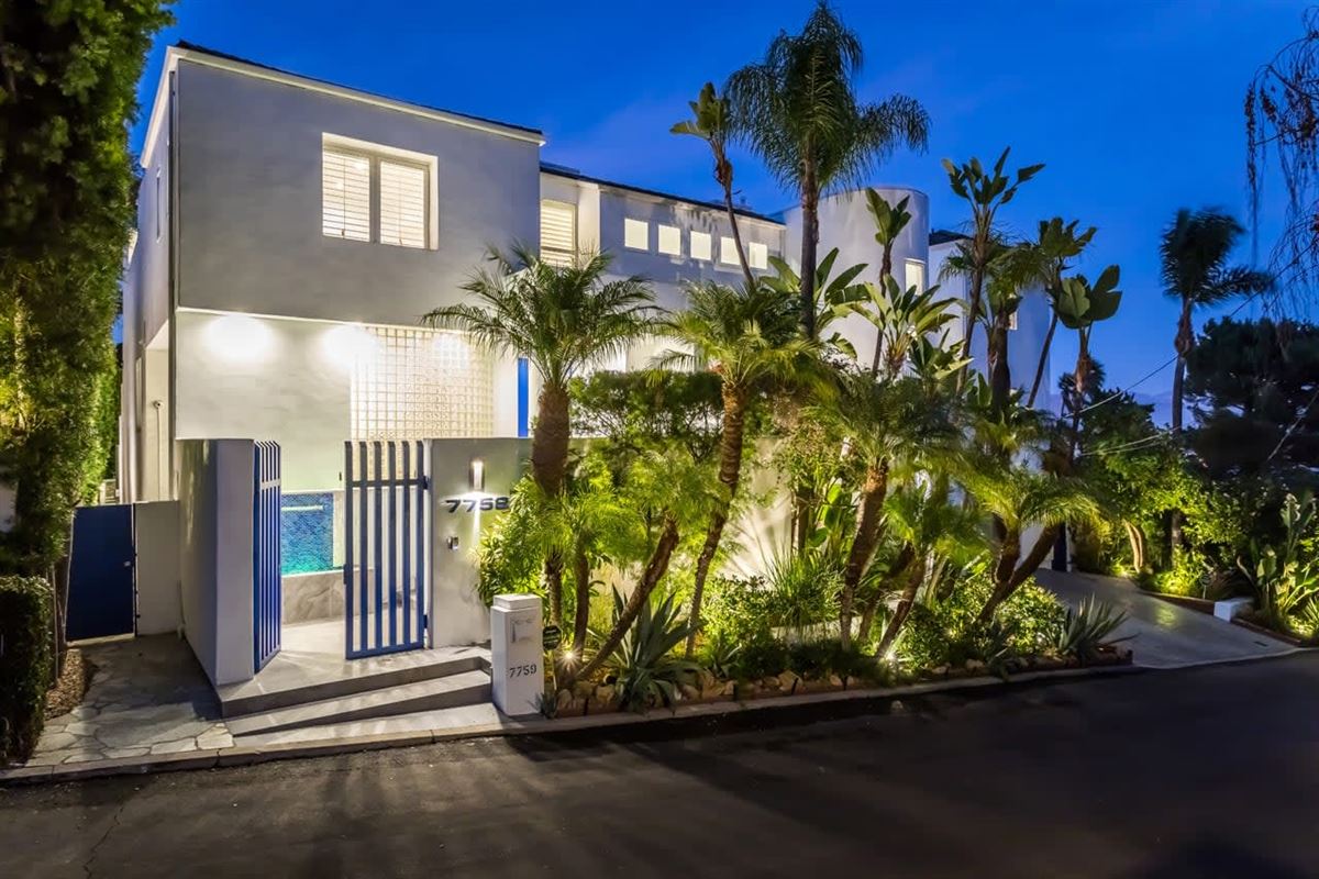 luxury homes in hollywood hills ca