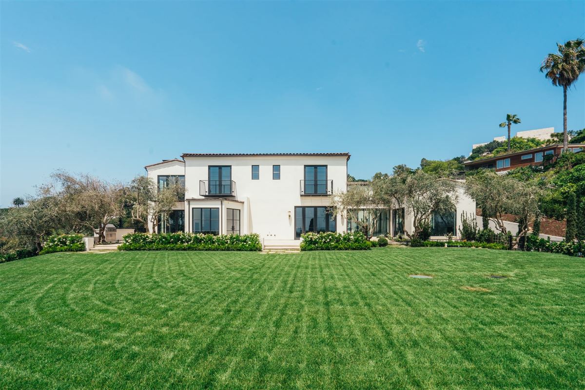 NEW CONSTRUCTION IN BRENTWOOD CIRCLE California Luxury Homes