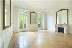 Mansions 見事に改修されたアパート