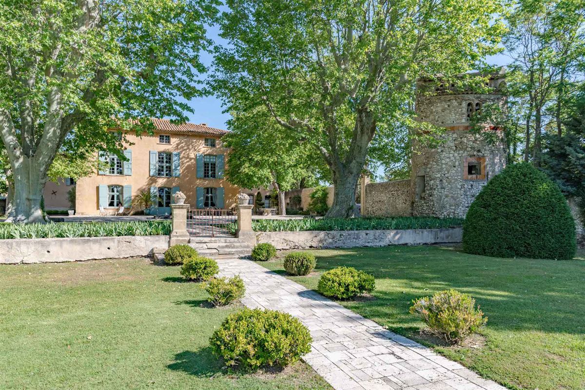 EXCEPTIONAL PROPERTY IN THE AIX EN PROVENCE COUNTRYSIDE France Luxury