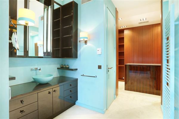 Luxury real estate 巴黎华丽的一楼出租公寓