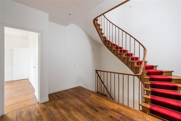 Luxury properties うどんの素晴らしい期間特性