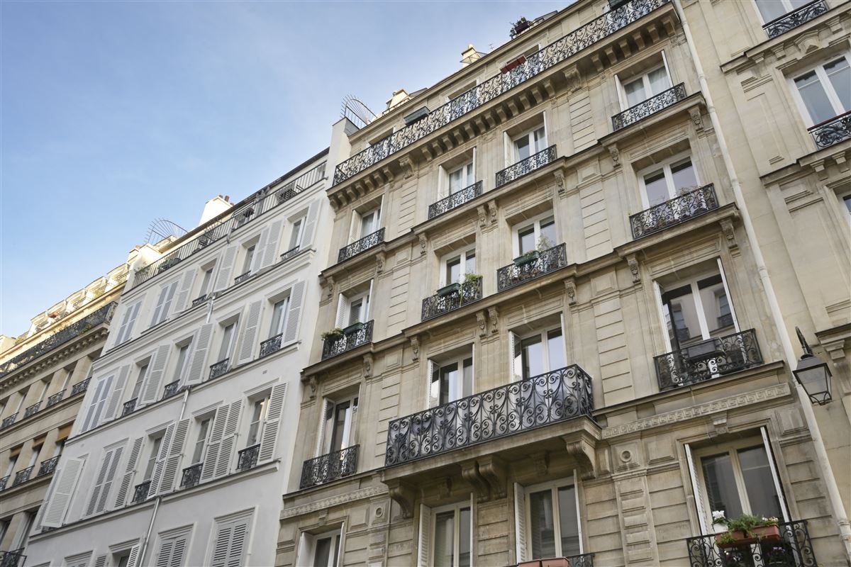 PEACEFUL AND BRIGHT APARTMENT IN A LOVELY 19TH CENTURY BUILDING
