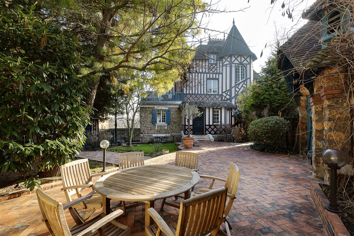 SUPERB PROPERTY WITH PANORAMIC VIEW OF PARIS France Luxury Homes Mansions For Sale Luxury