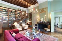 Mansions 在一幢精美的建筑中