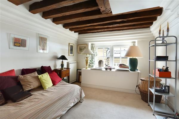 Luxury real estate 在一幢精美的建筑中