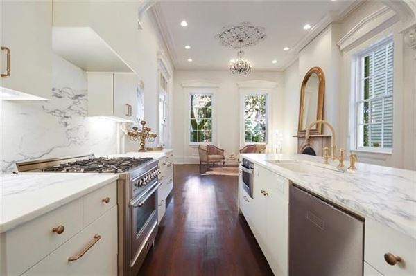 一楼公寓的翻新和修复 luxury homes