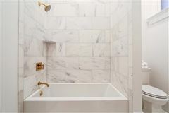 Mansions in 一楼公寓的翻新和修复