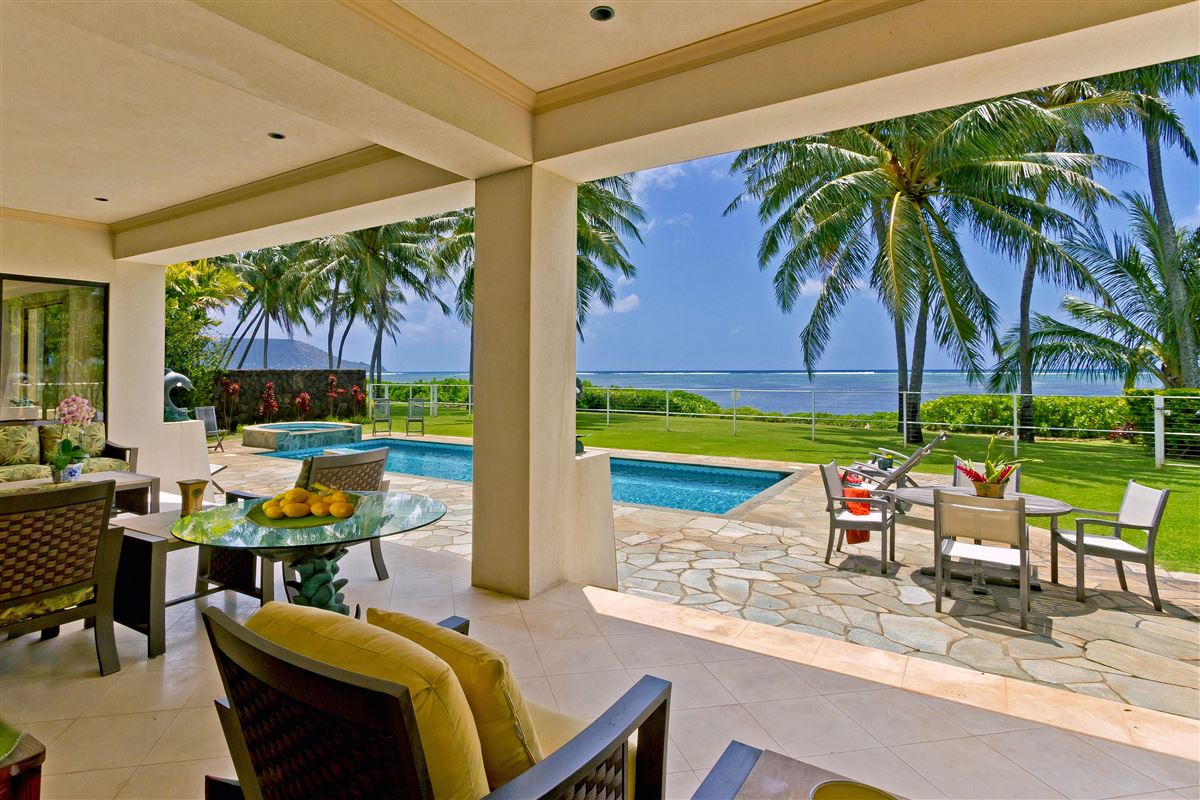 BEACHFRONT LUXURY HIDEAWAY IN EAST HONOLULU Hawaii Luxury Homes