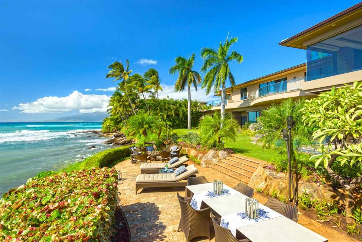 ALLURING OCEANFRONT WEST MAUI ESTATE | Hawaii Luxury Homes | Mansions ...