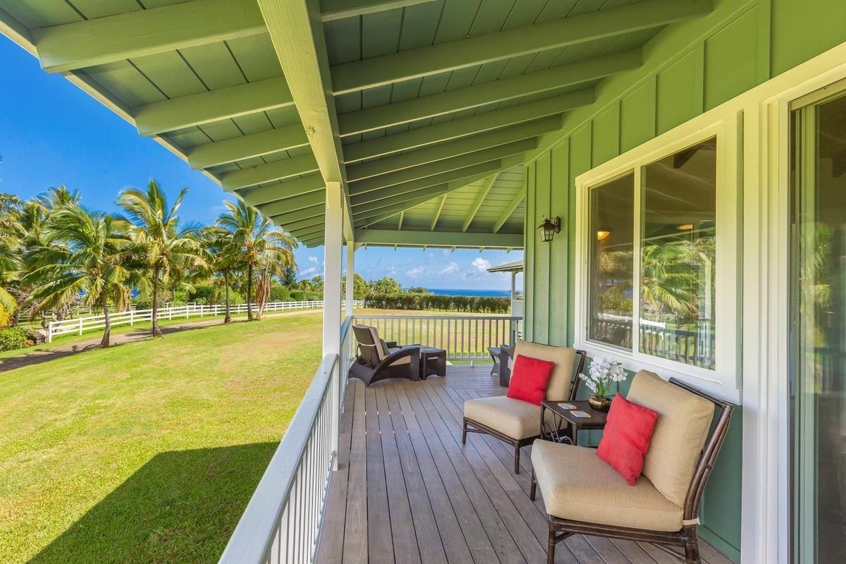 STUNNING ONESTORY PLANTATION STYLE HOME Hawaii Luxury Homes