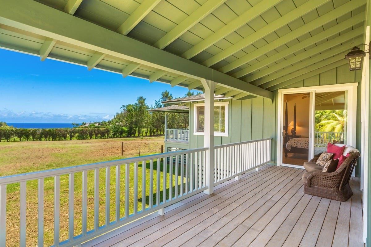 STUNNING ONESTORY PLANTATION STYLE HOME Hawaii Luxury Homes