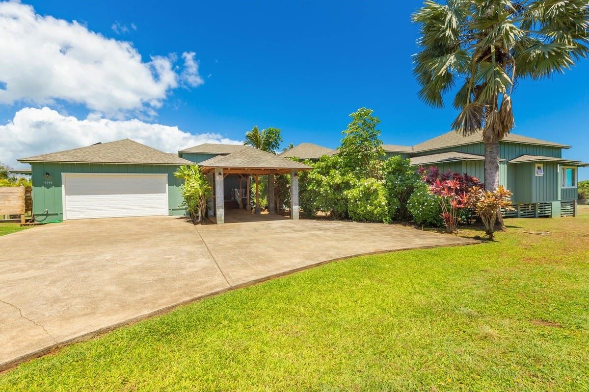STUNNING ONESTORY PLANTATION STYLE HOME Hawaii Luxury Homes