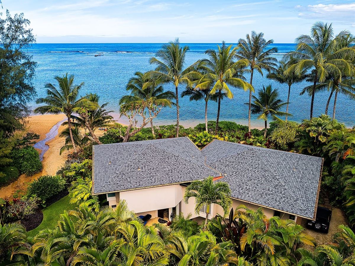 SOPHISTICATED CONTEMPORARY OCEANFRONT HOME | Hawaii Luxury Homes ...