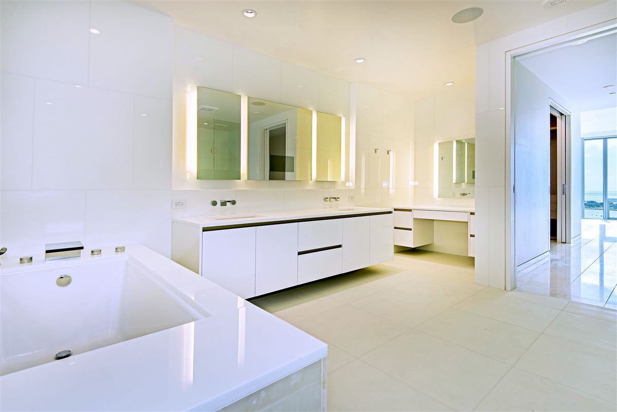 Luxury properties 海景檀香山豪华公寓 — 怀亚