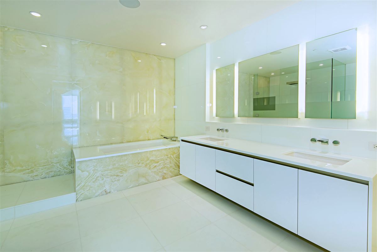 Mansions 海景檀香山豪华公寓 — 怀亚